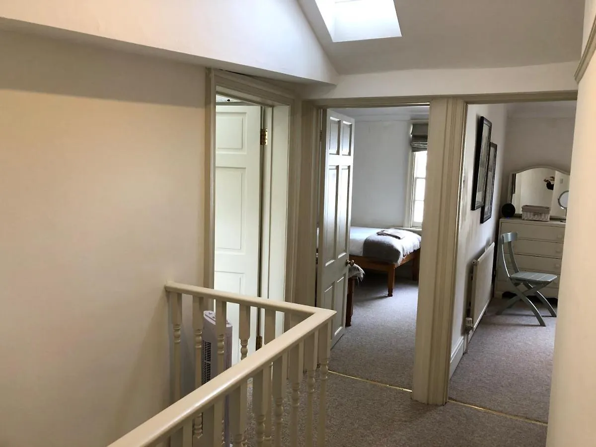 Lauras Townhouse Apartments Lansdown Slope Townhouse Bath 0*,