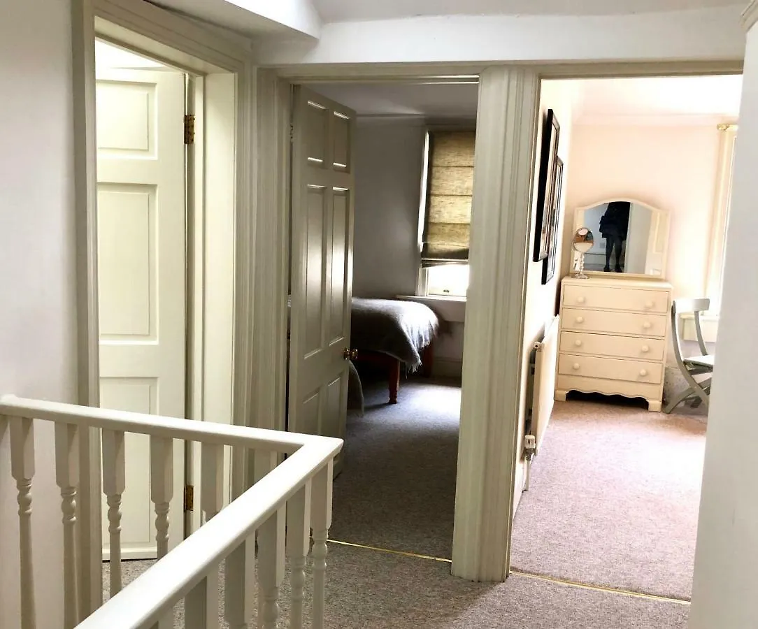 Lauras Townhouse Apartments Lansdown Slope Townhouse Bath United Kingdom
