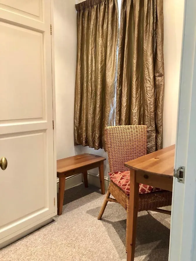 Lauras Townhouse Apartments Lansdown Slope Townhouse Bath United Kingdom